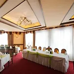 فندق Skalny Dworek