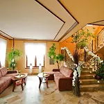 Hotell Skalny Dworek 3*