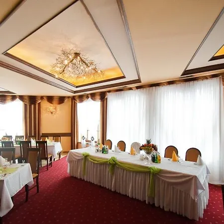 Hotel Skalny Dworek