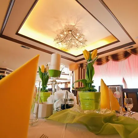 Hotel Skalny Dworek 3*