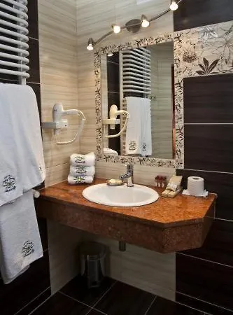 فندق Skalny Dworek 3*