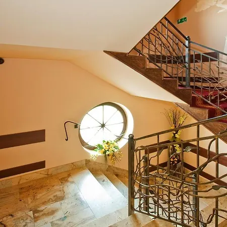 فندق Skalny Dworek 3*