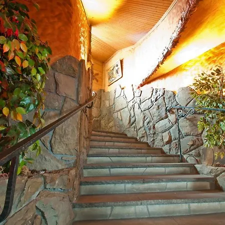 Hotel Skalny Dworek 3*