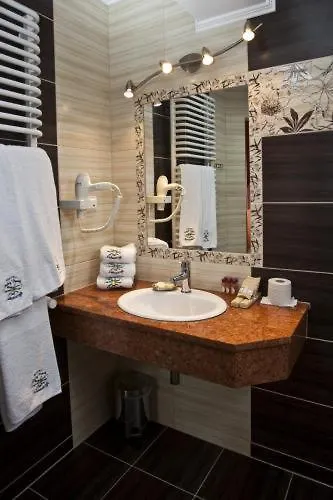 فندق Skalny Dworek 3*